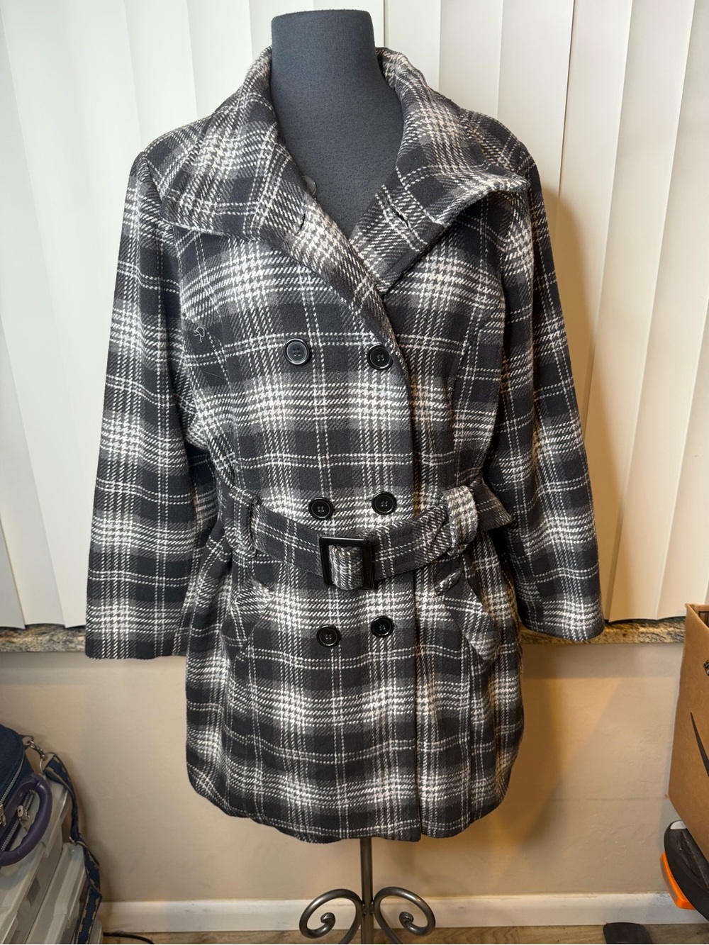 Time and a Half Women's Black & White Plaid Double-Breasted Belted Coat Sz 1X